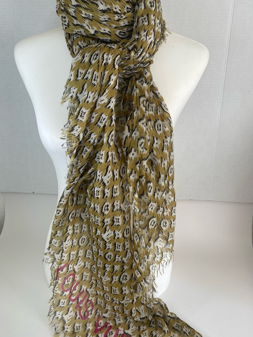 Louis Vuitton Moutard Monogram Etole Ikat Shawl - Picture 11 of 12